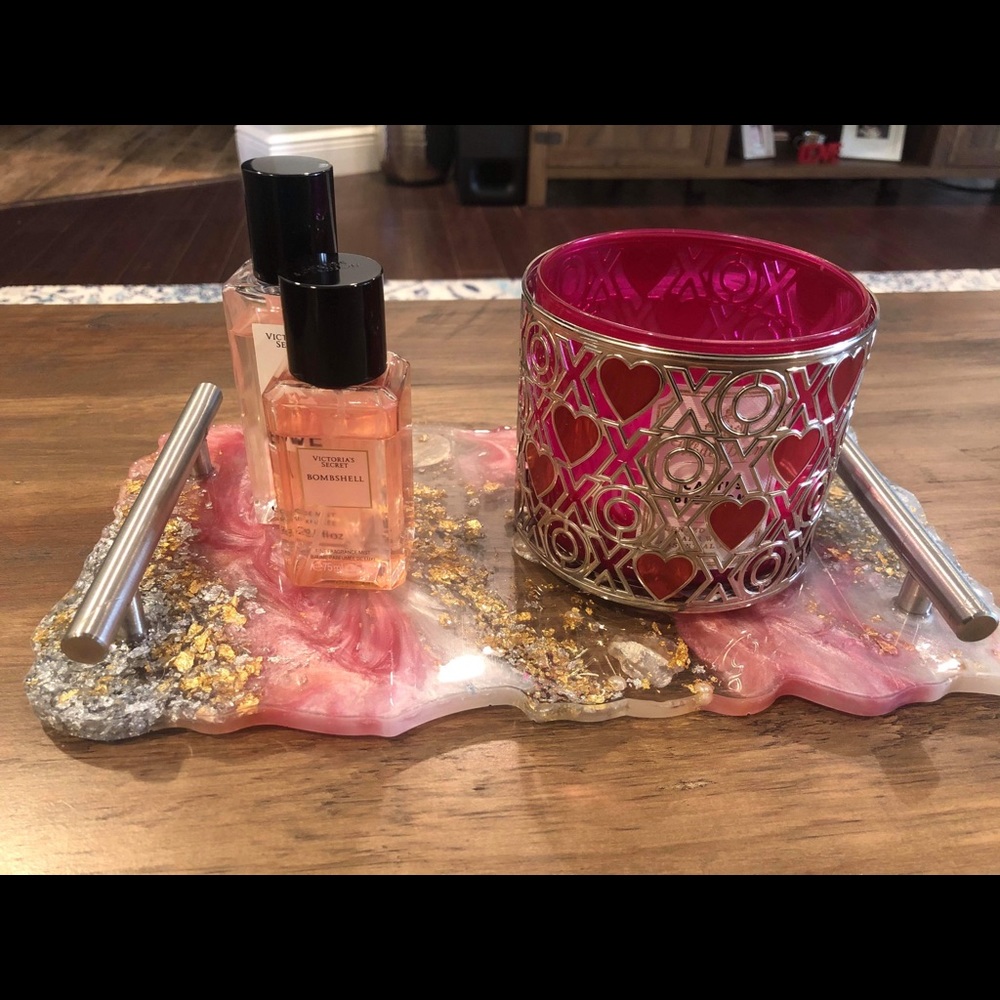 Gorgeous Decorative Hand-Poured Resin Tray - Picture 5 of 6